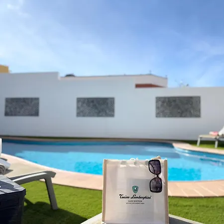 Amorio A Spacious Modern Getaway With A Private Heated Pool & Sea Views *