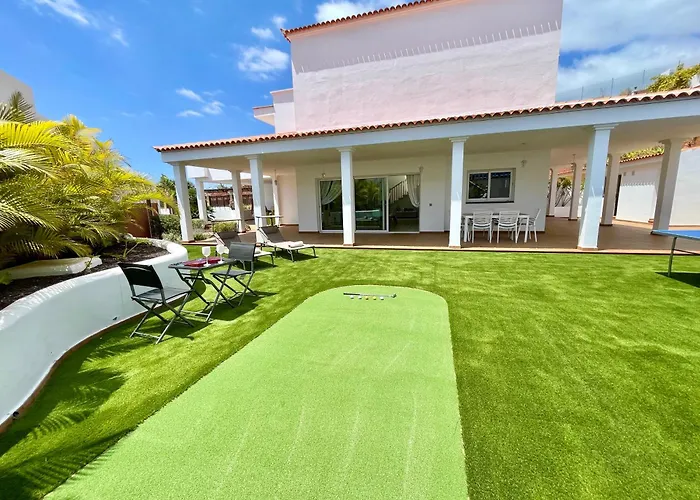 Amorio A Spacious Modern Getaway With A Private Heated Pool & Sea Views