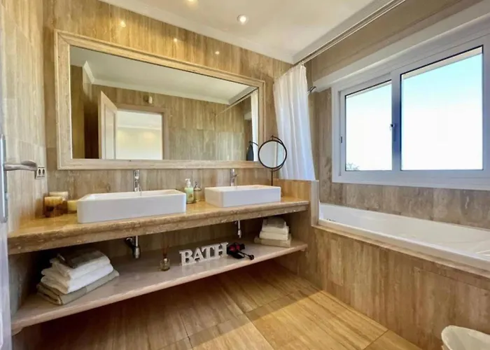 Amorio A Spacious Modern Getaway With A Private Heated Pool & Sea Views