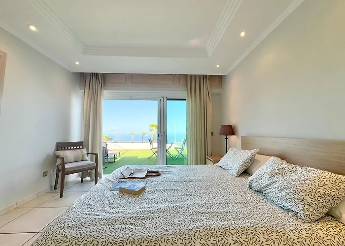 Amorio A Spacious Modern Getaway With A Private Heated Pool & Sea Views *