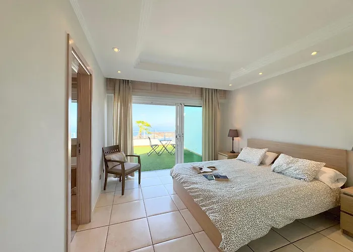 Amorio A Spacious Modern Getaway With A Private Heated Pool & Sea Views Villa *