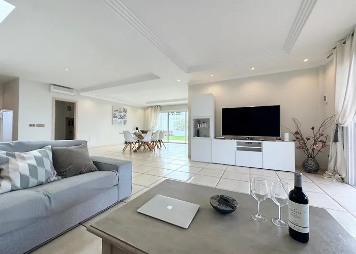 Amorio A Spacious Modern Getaway With A Private Heated Pool & Sea Views Costa Adeje (Tenerife)