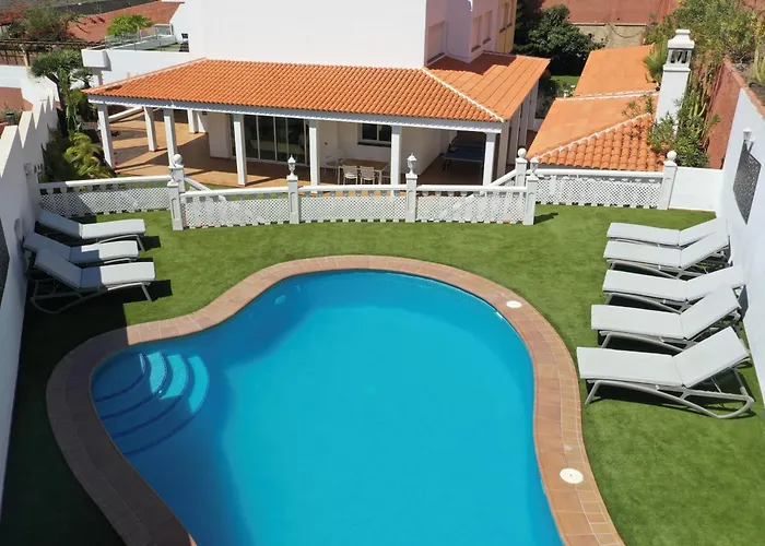 Amorio A Spacious Modern Getaway With A Private Heated Pool & Sea Views Villa