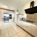 Amorio A Spacious Modern Getaway With A Private Heated Pool & Sea Views *
