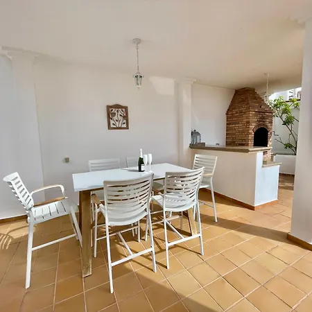 Amorio A Spacious Modern Getaway With A Private Heated Pool & Sea Views * 아데제