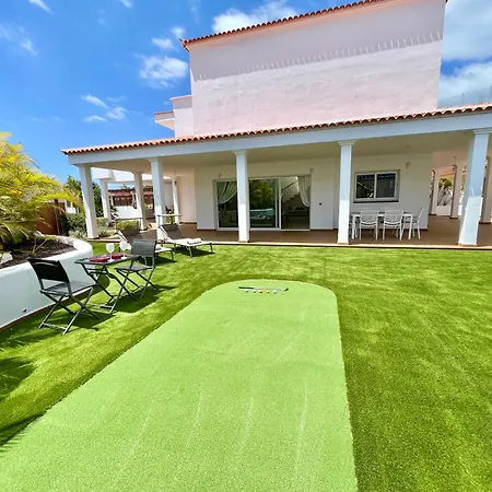 Amorio A Spacious Modern Getaway With A Private Heated Pool & Sea Views