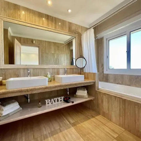 Amorio A Spacious Modern Getaway With A Private Heated Pool & Sea Views