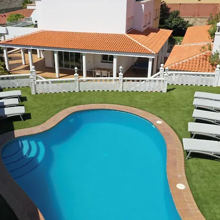 Amorio A Spacious Modern Getaway With A Private Heated Pool & Sea Views Βίλα