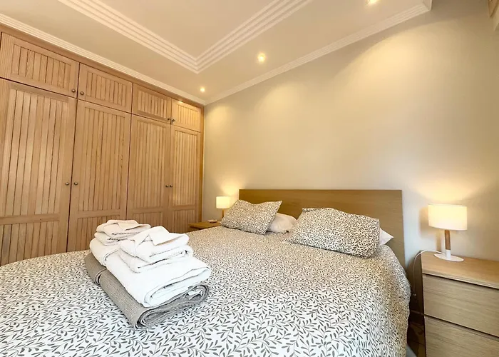 Amorio A Spacious Modern Getaway With A Private Heated Pool & Sea Views וילה