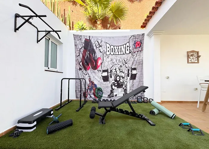 Amorio A Spacious Modern Getaway With A Private Heated Pool & Sea Views וילה אדחה