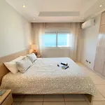 Вилла Amorio A Spacious Modern Getaway With A Private Heated Pool & Sea Views *