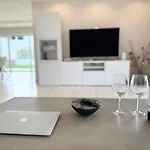 Amorio A Spacious Modern Getaway With A Private Heated Pool & Sea Views Вилла Адехе