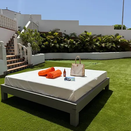 Amorio A Spacious Modern Getaway With A Private Heated Pool & Sea Views אדחה